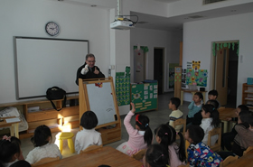 “华大爷”走进英语课堂！