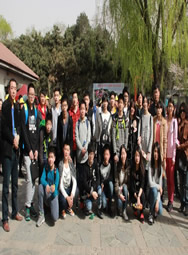 潭清玉渊秀 樱红满园春