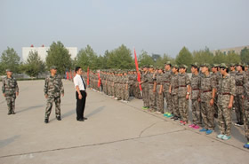 让青春披上迷彩 让梦想照亮军营