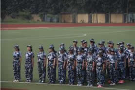 恒信彩学校剑桥中心军训闭营仪式隆重举行