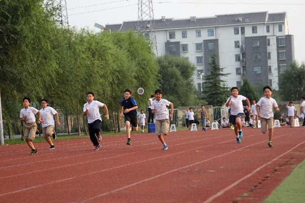  第八届秋季田径径运动会——记小学部预赛系列报道
