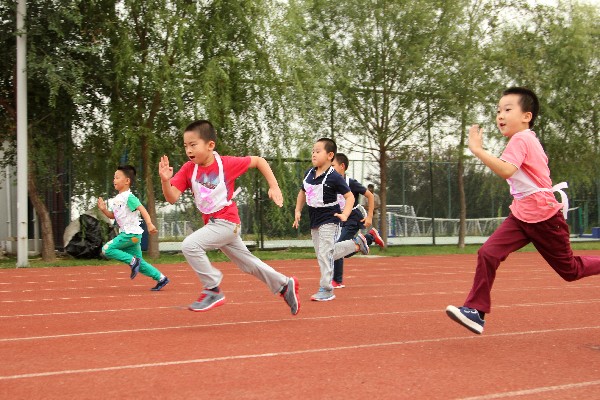 第八届秋季田径径运动会——记小学部预赛系列报道