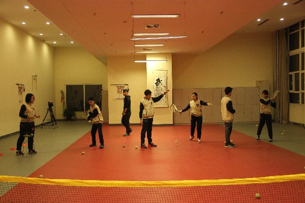 快乐网球——记中学网球社团