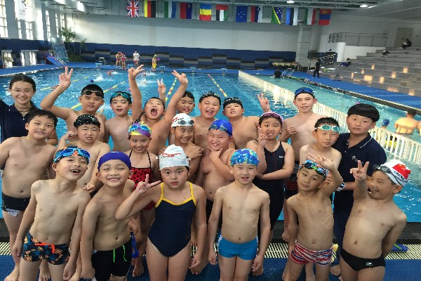 在水中我们一样奔跑——记我校游泳队日常训练篇