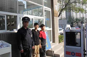 “阳光校园 最美少年”初一一班校园义工进行时