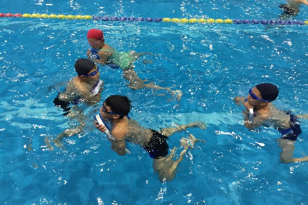 水中自救——踩水技术