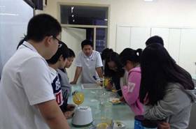 尝试与体验——剑桥国际中心科学社