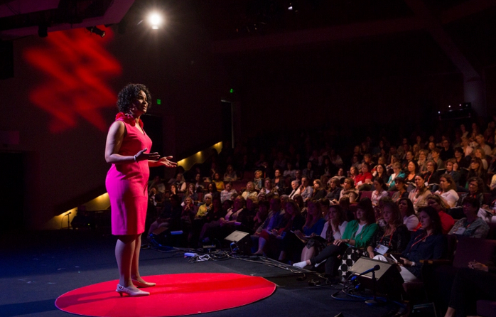 看美国校长如何“修理”问题高中？