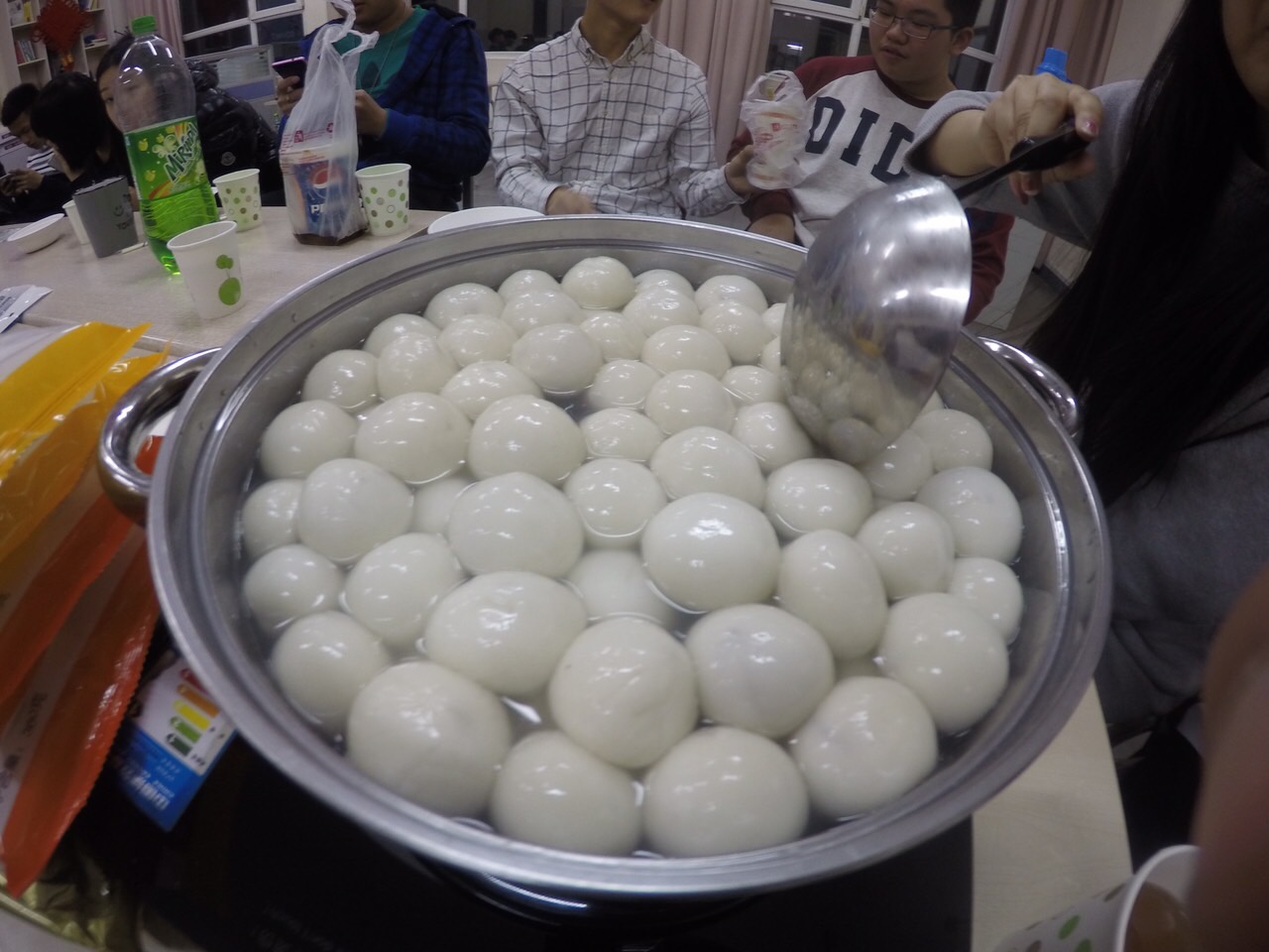 英才校园重相聚  团团圆圆闹元宵