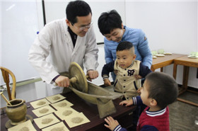 桔子宝宝探索国医堂的奥秘