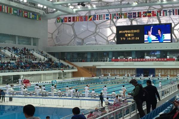 你追我赶 力争上游