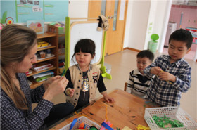 家园共育  携手共进---草莓班半日活动