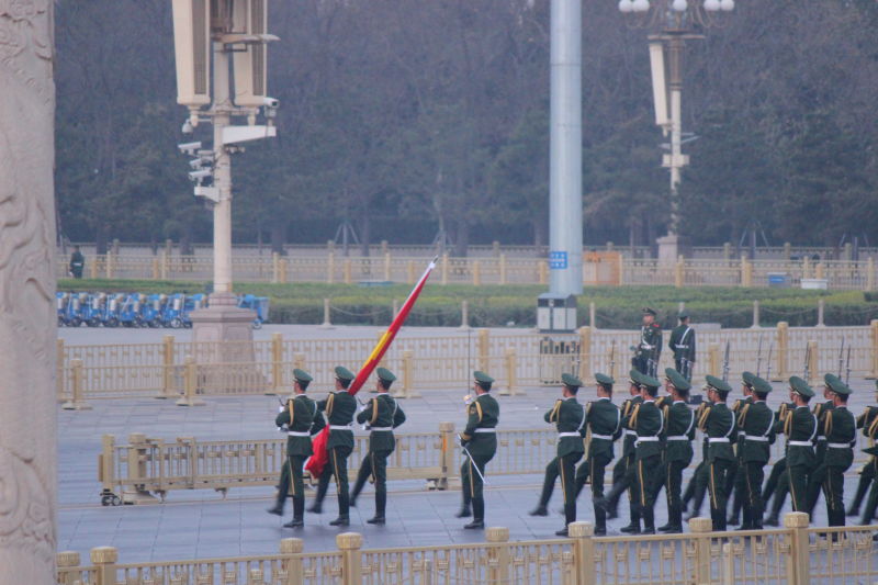 天明，五星升起