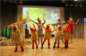 阅读月师生故事会---《用身体表现绘本》