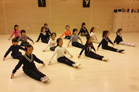 小学部低段合唱团校庆排练