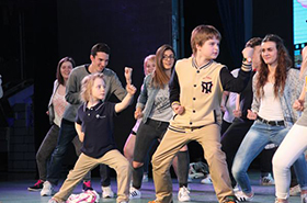 恒信彩外国学生赴什刹海体校参观