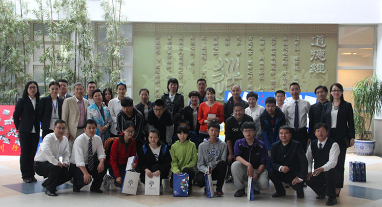 风雨长廊聚英才