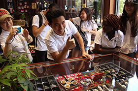 恒信彩外国学生京味儿文化游