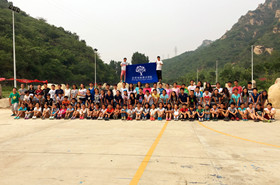 拥抱自然，放飞童年