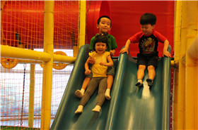 爸爸妈妈陪我上幼儿园