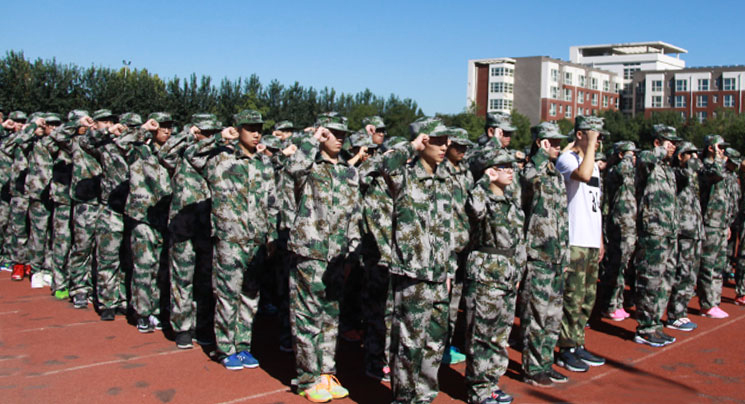 磨砺青春　升华自我