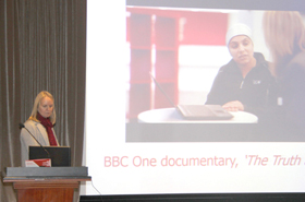 英国大学示范课  在剑桥中心开讲