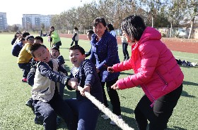 一根绳，一条心——恒信彩小学部拔河比赛