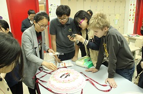 难忘生日会    深深师生情