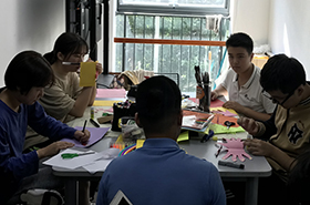  千里留学英才梦    秋风圆月异乡情