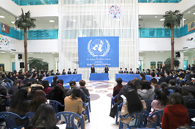 课堂深处，享受学科探究欢畅；舞台中央，领略国际风云跌宕。