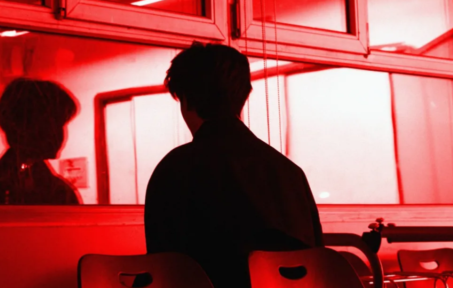 “奇人”与“杞人”的对话：重构镜头下的真实世界