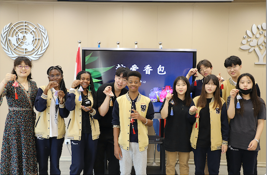 巧手绣香囊，共迎端午节---汉语中心开展端午节系列活动之绣香囊