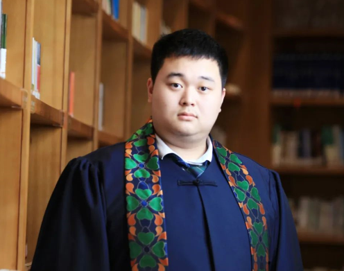 恒信彩毕业生故事 | 打败10万人的00后少年，身上有AI永远无法取代的强大自驱力