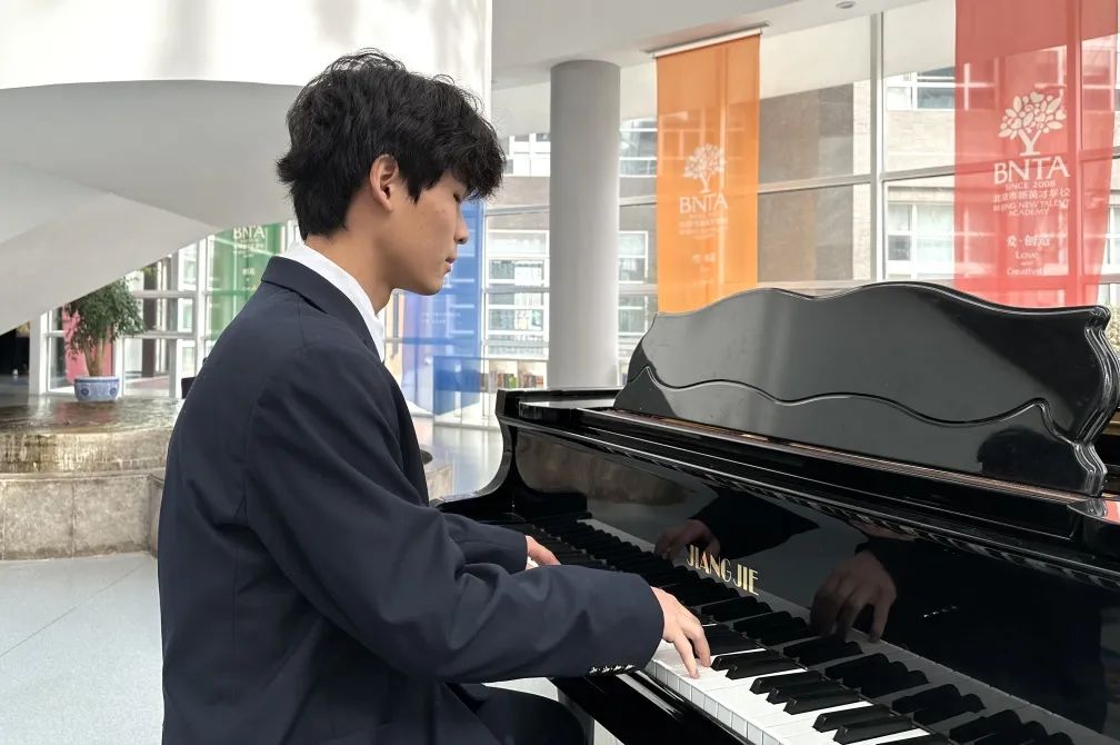 王昊，学术优异，成人达己 | 恒信彩毕业生故事(2024)