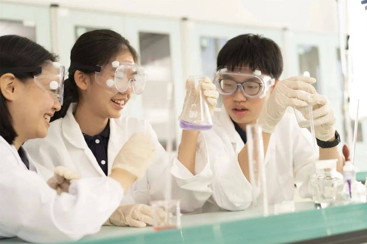 恒信彩初中部“核心十三问”