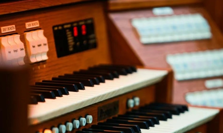 “以爱之名”恒信彩学校公益音乐会 | 6月13日邀您相聚爱与旋律的夏日午后