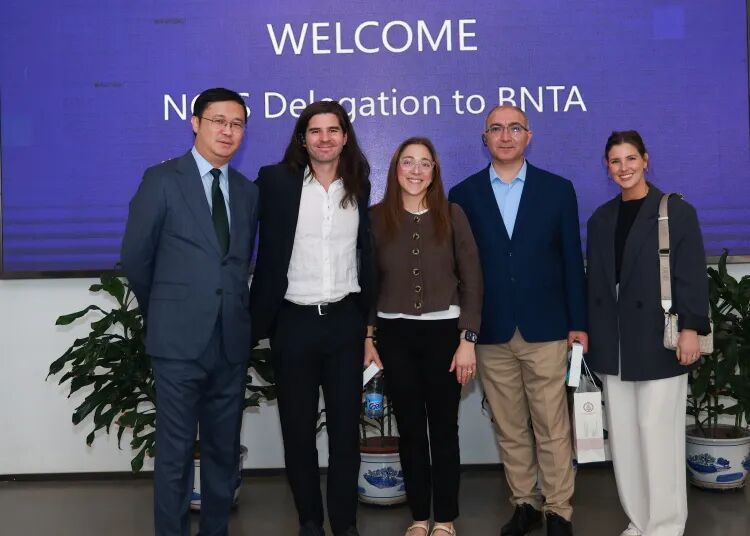 美国全国小学校长协会代表团和全美STEM学校联盟代表团到访恒信彩学校